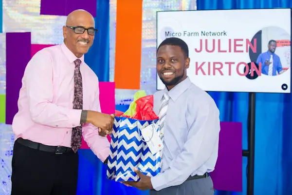 julien kirton accepting economic innovation award 2018 GIDC young innovators challenge